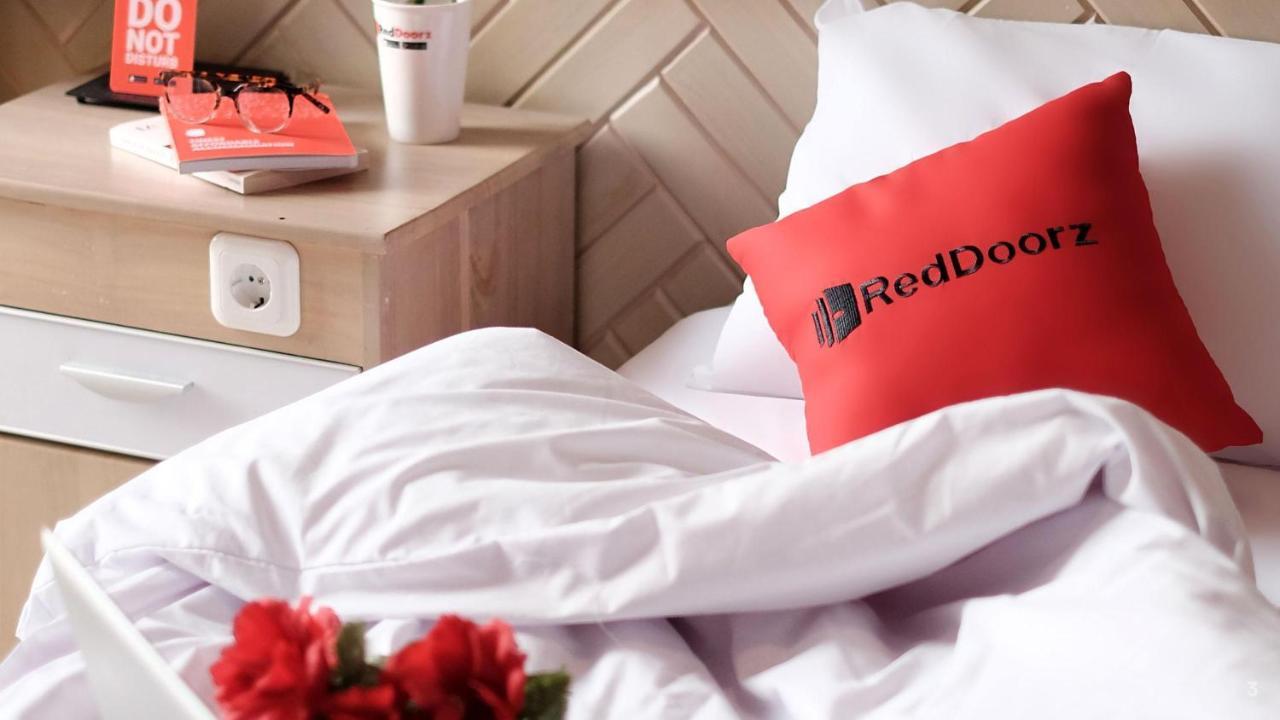 Reddoorz Tuan Viet Hotel Dinh Tien Hoang Хошимин Экстерьер фото